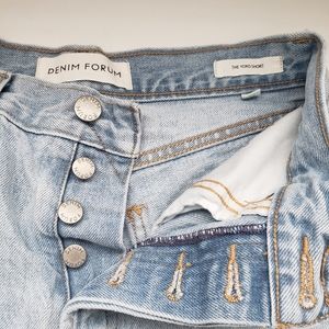 Aritzia Denim Forum Yoko short size 26